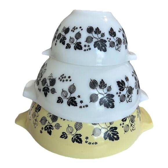 PYREX Vtg Gooseberry Black Yellow White Cinderella Bowls 441,443,444 Set of 3 - Picture 1 of 16